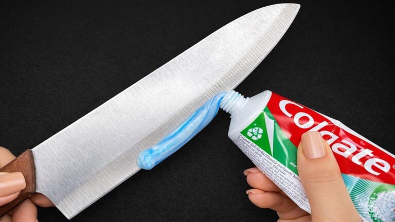 This old trick sharpens kitchen knives in just one minute… you’ll wonder why you waited!