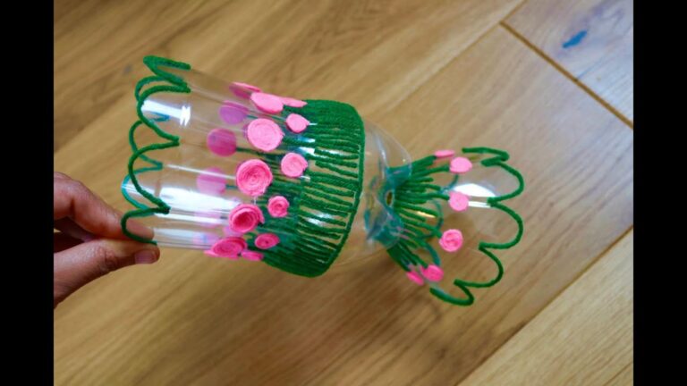 An old trick transforms plastic bottles into stunning flower vases… you won’t want to miss this!