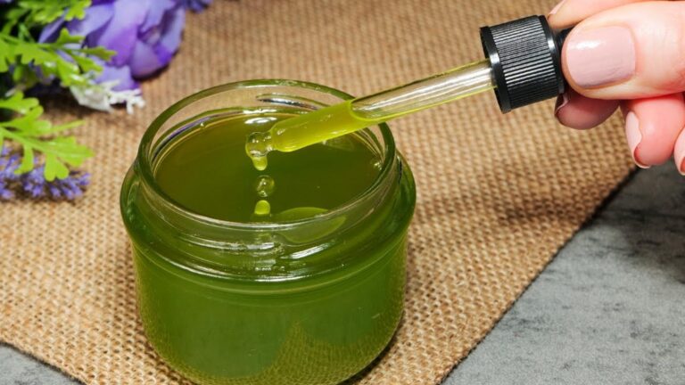 This simple oil blend transforms thinning hair into luscious locks… discover the secret!