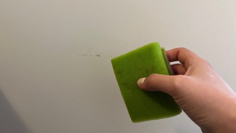 How to Quickly and Naturally Remove Black Marks from Walls