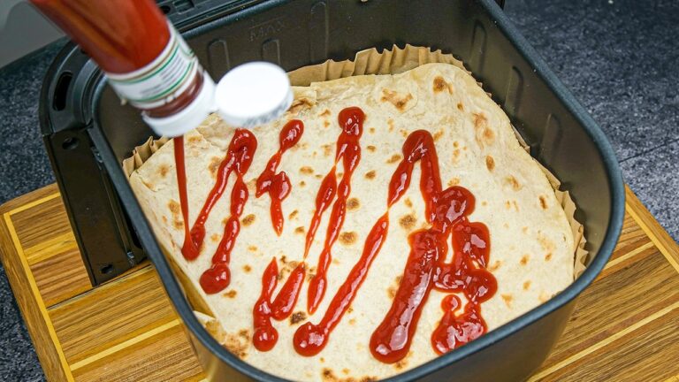 7 Steps to Make the Perfect Air Fryer Pizza with Tortilla and Salami!
